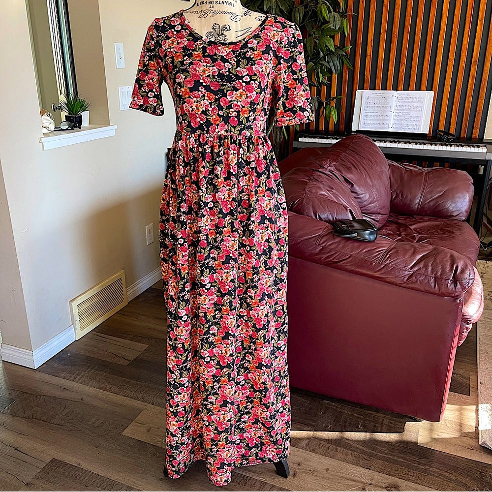 Mikarose 53” height Black-Pink Floral Short Sleeves Maxi Dress  Size XS